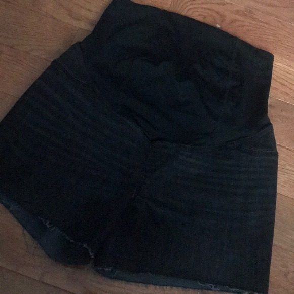 NWOT Isabel Maternity black denim cutoff shorts 2 - Picture 2 of 3